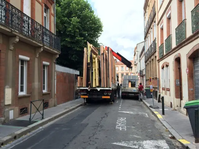 Le socle du rez-de-chaussée en maçonnerie - Une maison dans un mouchoir de poche