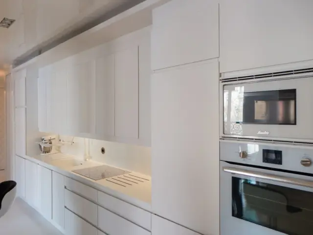 La cuisine déplacée pour devenir le c&oelig;ur de l'appartement - Un 115 m2 se réinvente autour d'une cuisine