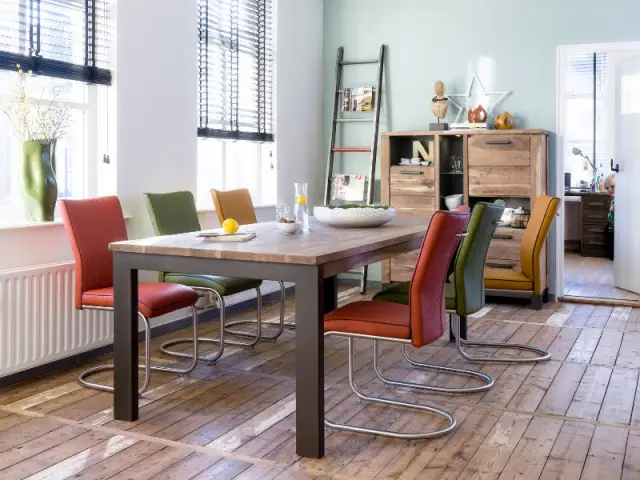 Des fauteuils colorés pour une salle à manger vintage - Dynamiser sa salle à manger