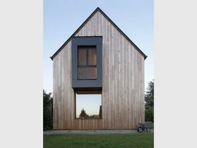 Un bow window pour un aspect contemporain - Une maison passive alliant inspiration japonaise et performances énergétiques 