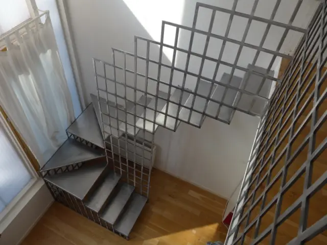 Une escalier en acier pour redynamiser une pièce