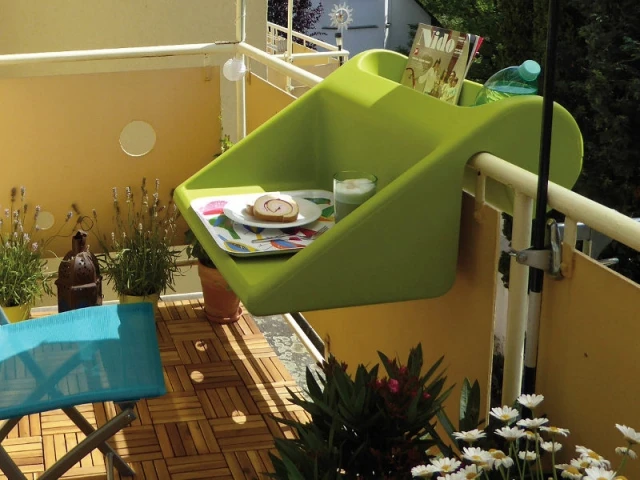 Une table tout en un pour un balcon malin - Solutions pour un mini balcon