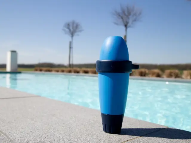 Analyseur de piscine intelligent blue by Riiot