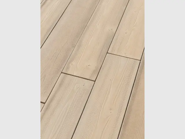 Des lames en béton qui imitent les veinures et la texture naturelle du bois - Une terrasse en béton pour un effet bois