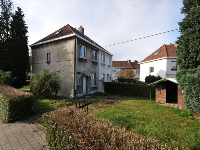 Avant : une maison inhabitable, au coeur d'un quartier ancien - Maison Renov Active à Bruxelles par Velux