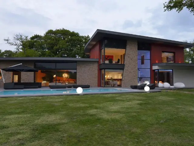  Une terrasse aux formes arrondies pour une ambiance conviviale - Une maison contemporaine inspirée par les yachts