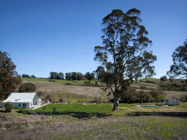 Une vieille ferme renait de ses cendres  - Un vieux ranch américain transformé en maison écologique