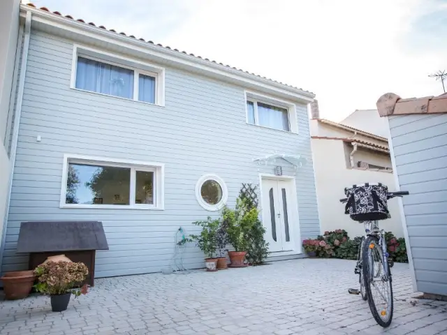 Une architecture qui se fond dans le paysage - Maison Parenthèse, La Rochelle