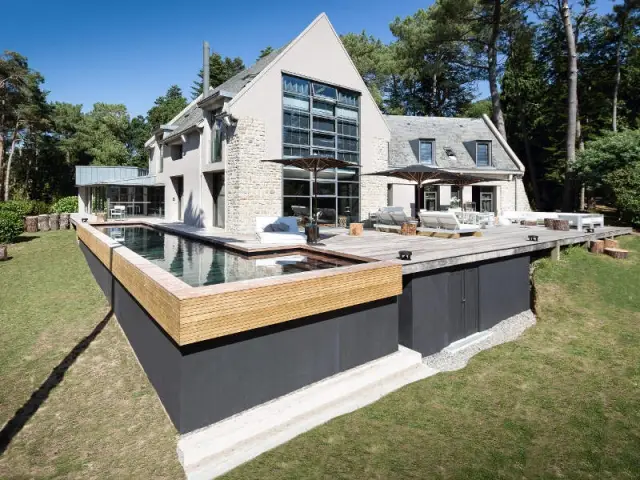 Un mécanisme particulier de piscine à fond mobile - Une piscine à fond mobile, une terrasse optimisée