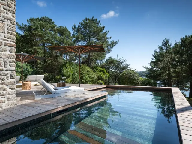 Un revêtement en carrelage pour une piscine à fond mobile - Une piscine à fond mobile, une terrasse optimisée