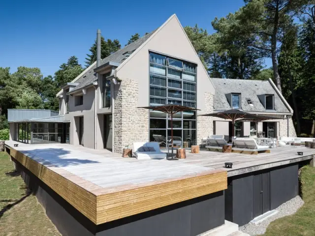 Une piscine à fond mobile pour une sécurité optimale - Une piscine à fond mobile, une terrasse optimisée