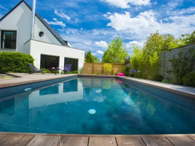 Une filtration sable automatique pour une piscine fonctionnelle - une piscine automatisée facile d'entretien