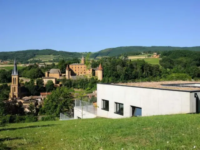 Les gradins comme une façade principale - Une maison en béton grimpe au c&oelig;ur des vignes