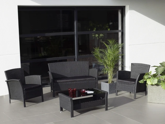 Un mobilier de jardin en résine tressée pour une terrasse pleine de contrastes - La résine tressée pour le mobilier de jardin