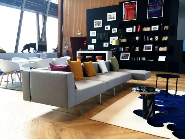 Un appartement éphémère inspiré par le style haussmannien - Un appartement aménagé dans la Tour Eiffel