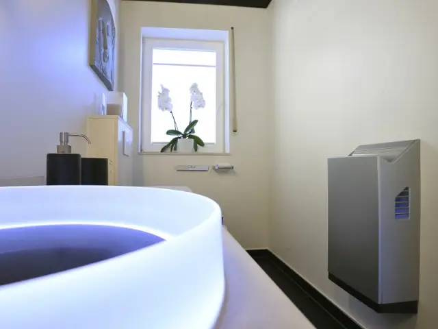 Fiche pratique  - Une salle de bains zen au top de la technologie