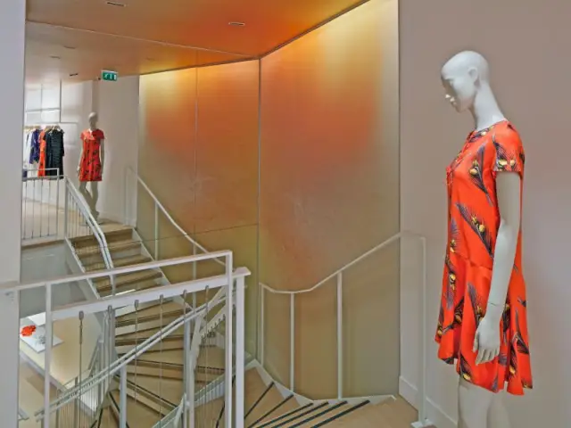 Une enseigne de mode tournée vers l'international  - La boutique Cacharel rue de Buci à Paris conçue par les équipes de Jean Nouvel Design