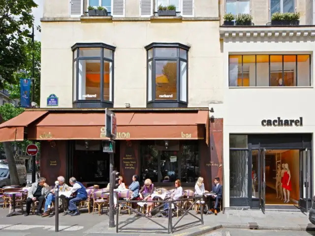 Fiche technique : réalisation de la boutique Cacharel, rue de Buci à Paris  - La boutique Cacharel rue de Buci à Paris conçue par les équipes de Jean Nouvel Design