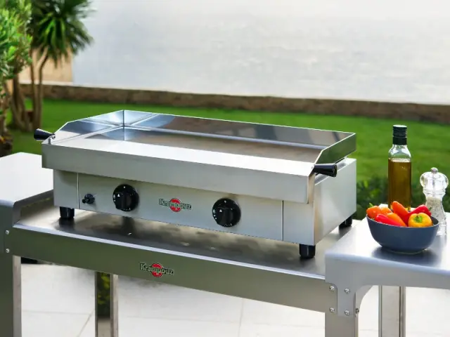 Une plancha en inox pour une résistance optimale - Dix barbecues et planchas pour cuisiner au jardin