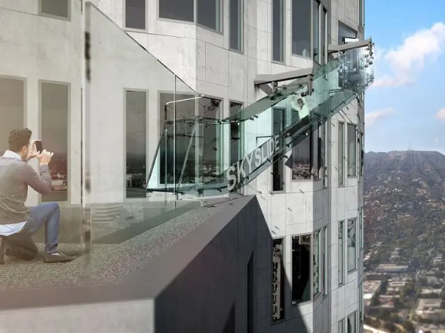 Skyslide : une glissade d'un étage à 300 mètres d'altitude - Skyslide