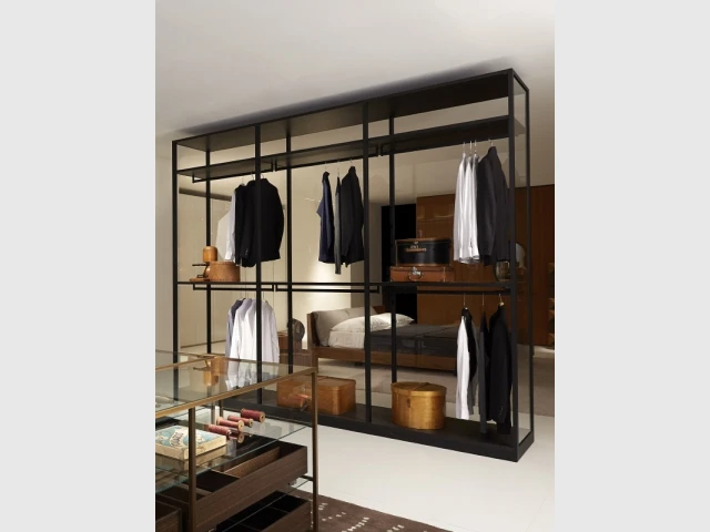 Un dressing élégant pour une chambre contemporaine   - Un dressing pratique et esthétique.