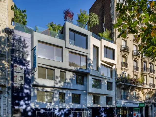 Des garde-corps transparents pour profiter de la vue - Maisons Boulevard Lenoir à Paris