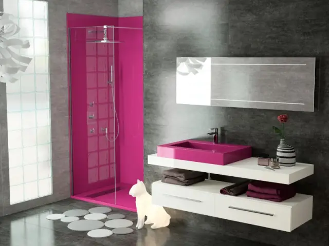 Rose fuchsia pour une salle de douche moderne