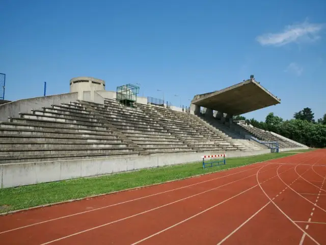 Le stade, le seul réalisé en France par Le Corbusier  - La Maison de la Culture à Firminy (Loire) réalisée par Le Corbusier inscrite sur la Liste du patrimoine mondial de l'UNESCO depuis juillet 2016