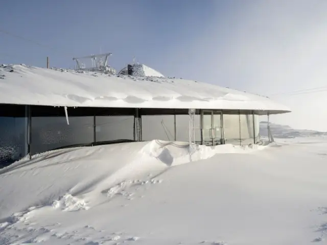 Un sol naturel en toiture - Restaurant de montagne