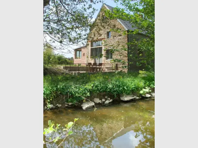 Un moulin du 17ème siècle déconstruit puis reconstruit en maison familiale et en gîte rural - Un moulin du 17ème siècle entièrement rénové