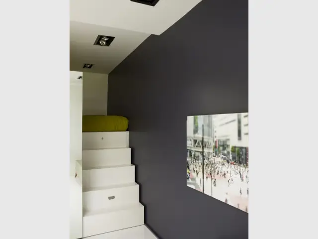 Un petit escalier pour accéder à la chambre  - Un appartement de bord mer lumineux et chaleureux