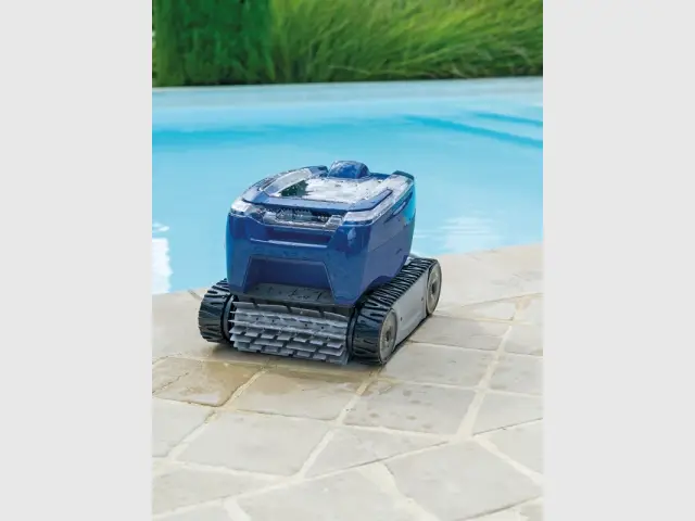 Tornax, un robot nettoyeur électrique compact et ultra léger  - Innovations pour une piscine plus facile à vivre