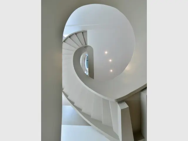 Ribbon House : Un escalier digne des villas les plus luxueuses