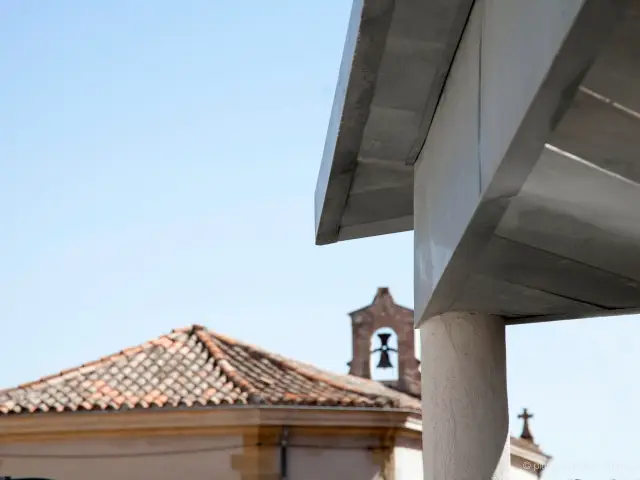 Une vue dégagée sur le centre historique - Une villa s'immisce dans un village provençal