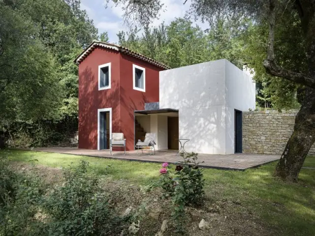 Un abri paysan devient une maison contemporaine