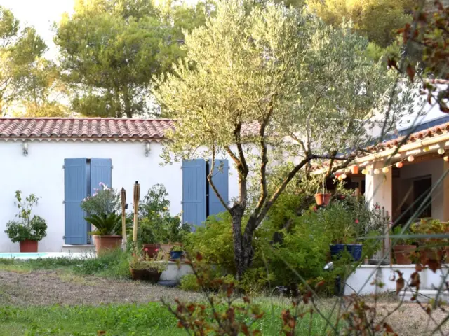 Fiche technique :  - Un petit mazet provençal transformé