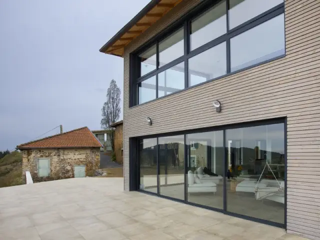 Une terrasse à débordement ou plutôt en porte à faux - Là-haut sur la colline...