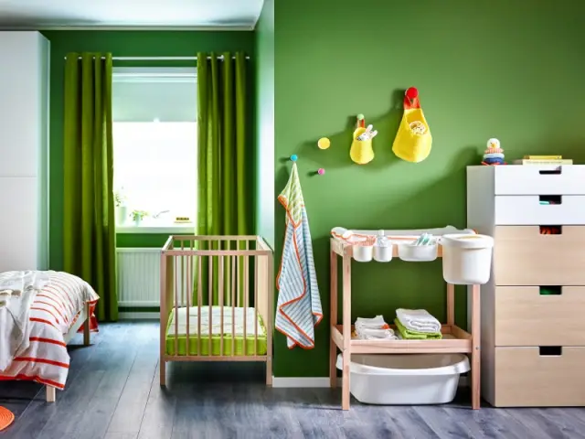 Tendance Greenery : une chambre vert pour parents et bébé