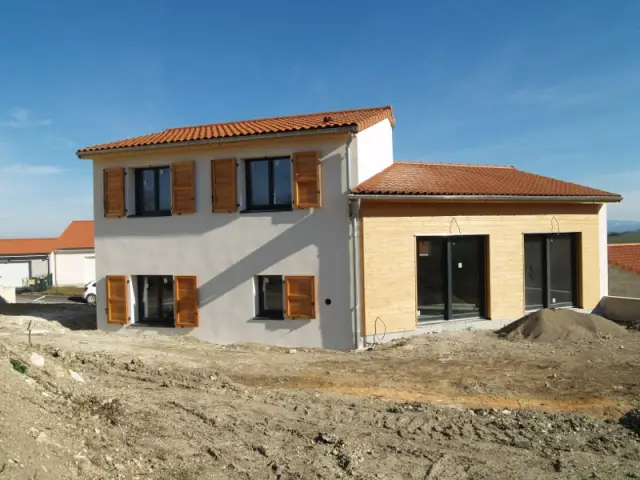 Béton cellulaire et ossature bois pour les murs 