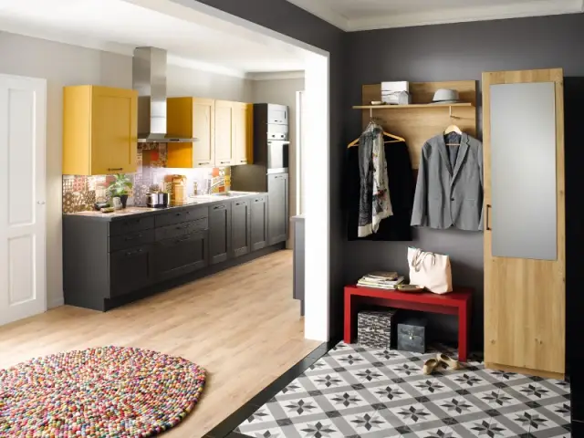 Pour valoriser un dressing, un sol en carreaux de ciment noir et blanc - Les carreaux de ciment investissent votre maison