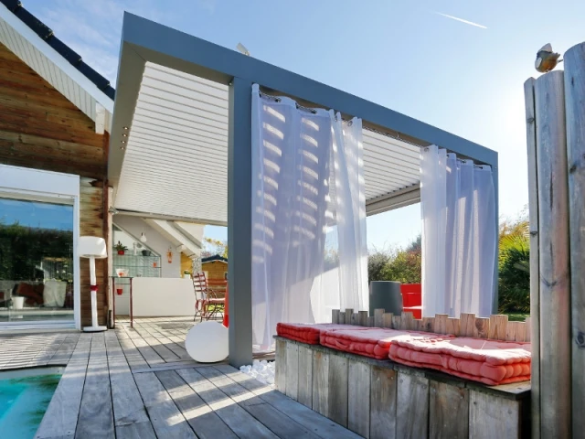 Une pergola magnifie une maison de montagne