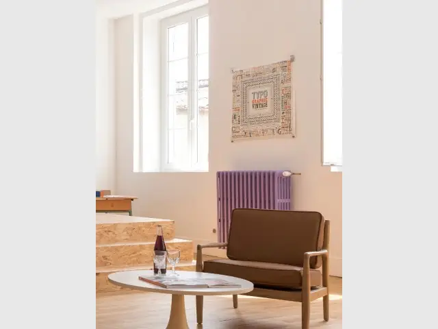 Un radiateur mauve pour une touche de gaité