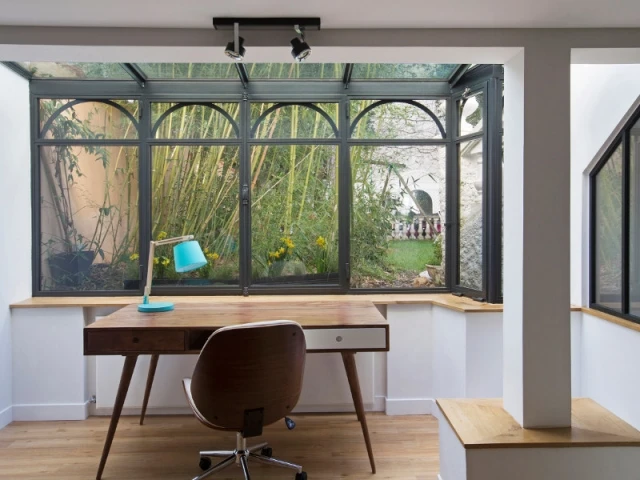 Un bureau avec verrière façon bow window