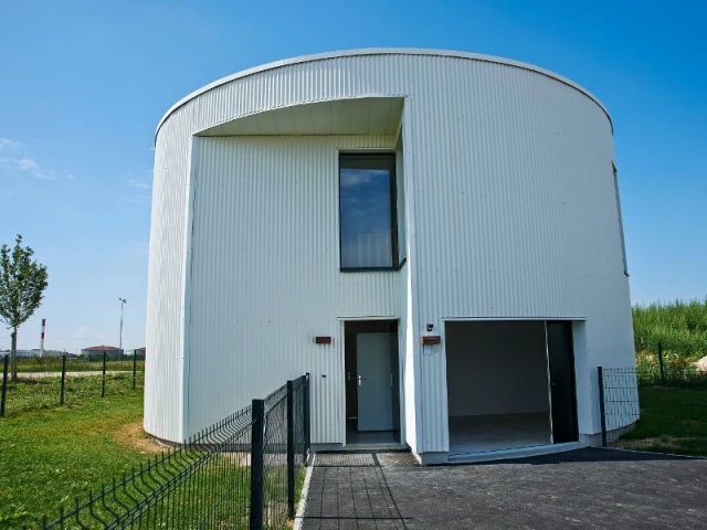 Une maison construite dans un lotissement - Maisons du futur