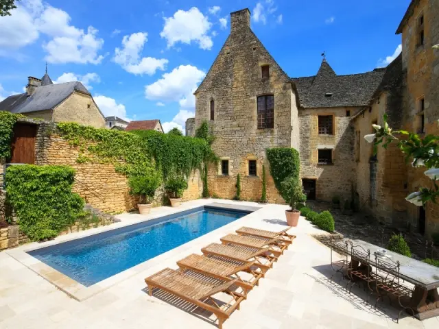 Une piscine insérée dans un cadre historique - Piscine, exemple d'intégration exemplaire