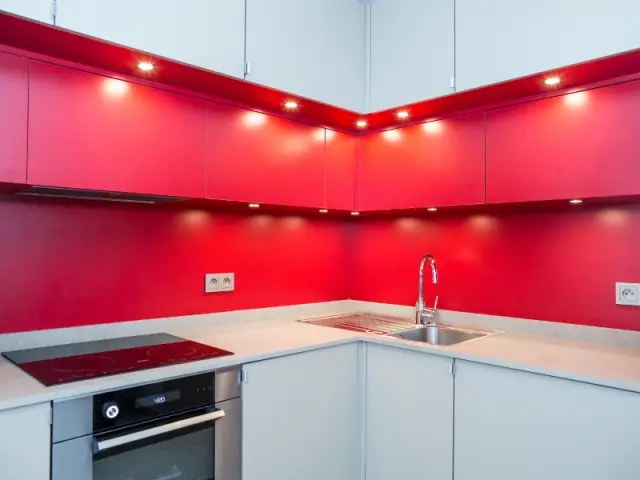 Le rouge rubis marque l'appartement 