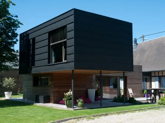 Vue du jardin après les travaux d'extension de la maison