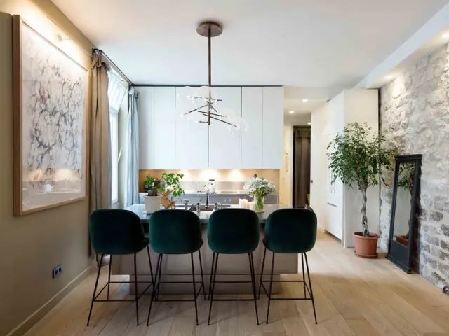 Transformation spectaculaire pour cet appartement familial