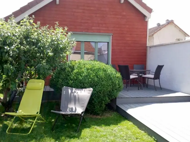 Vue de la terrasse de la chambre d'hôtes Sous le Cerisier