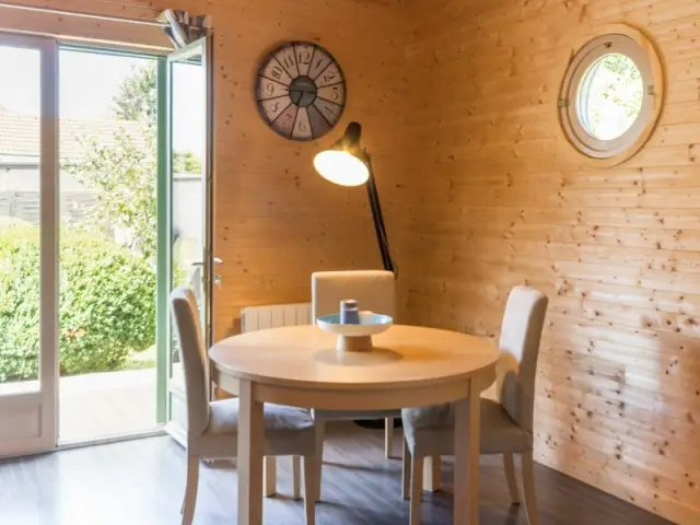 La salle à manger de la chambre d'hôtes Sous le Cerisier